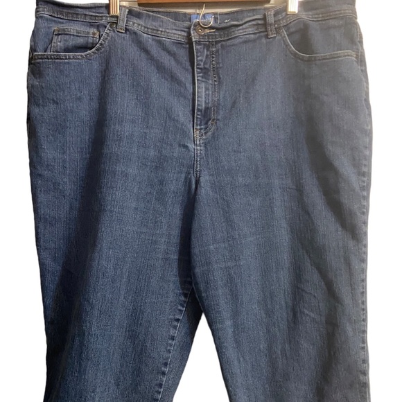 Westport Medium wash denim petal pusher jean shorts womens 24 5 pocket modest - Picture 1 of 7